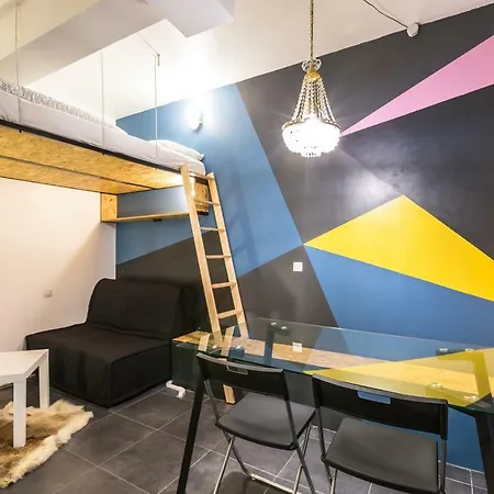 Pretty 25 M2 In A Lively District