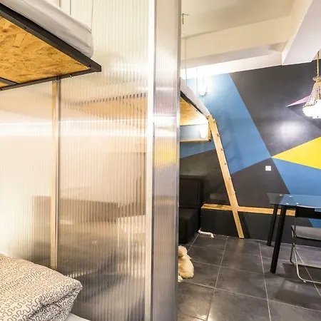 Pretty 25 M2 In A Lively District