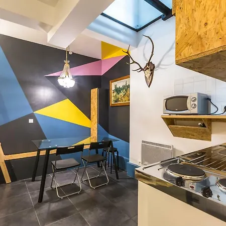 Pretty 25 M2 In A Lively District Apartment Paris